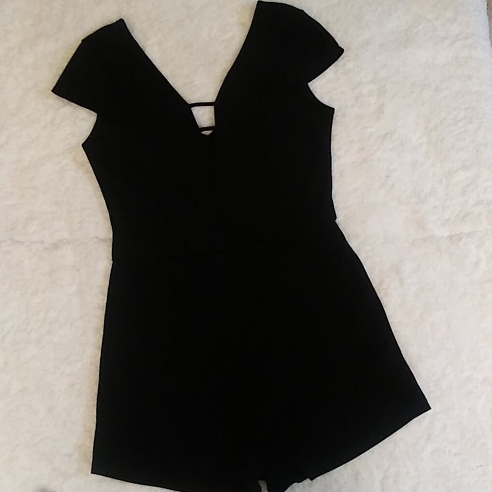 Black jumpershorts outfit